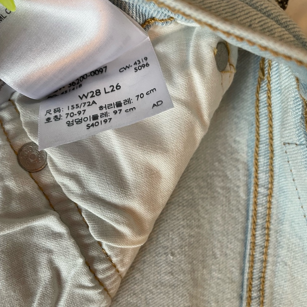 Levi capris